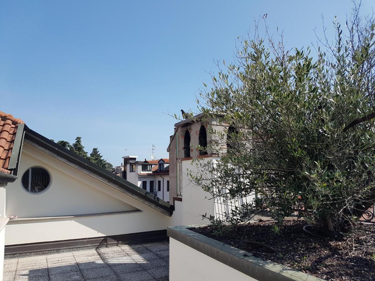 La Beola E Il Noce Hotel Monza Bagian luar foto